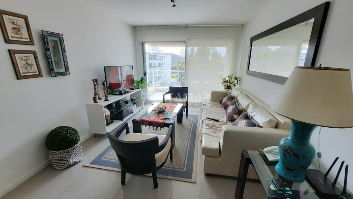DEPARTAMENTO DE 2 DORMITORIOS EN EDIFICIO DE CATEGORIA    -