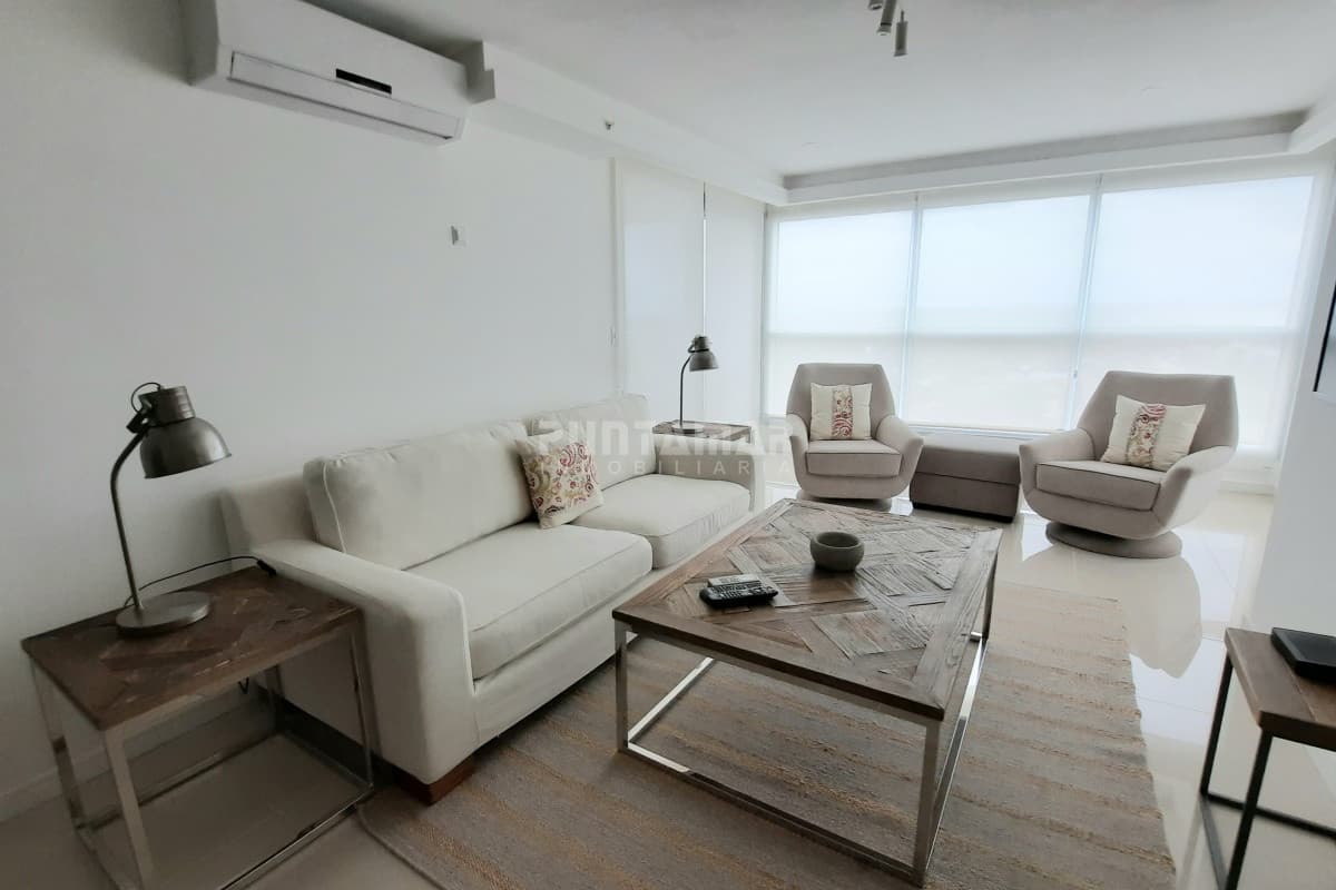 APARTAMENTO EN EDIFICIO DE CATEGORIA CON VISTA AL MAR  -