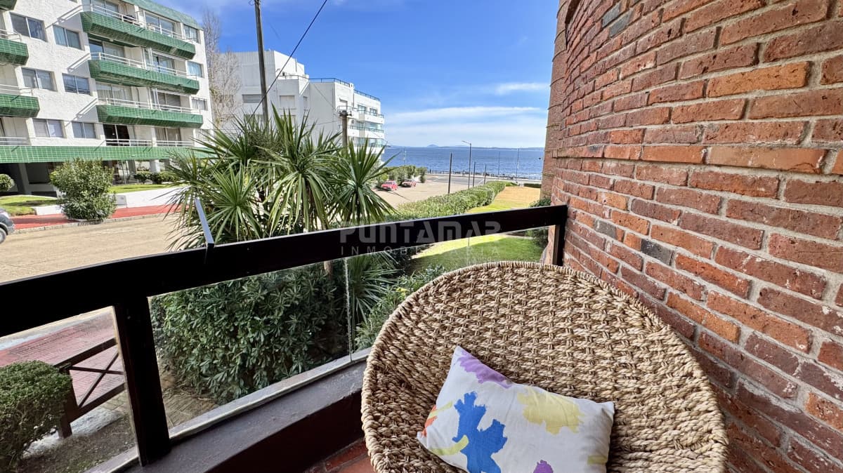 ALQUILER HERMOSO APARTAMENTO CON VISTA AL MAR EN PUNTA DEL ESTE  -