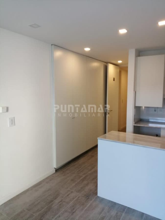 Apartamento ID.212275 - VENTA DE MONOAMBIENTE CON GARAGE EN PUNTA CARRETAS A PASOS DEL MAR