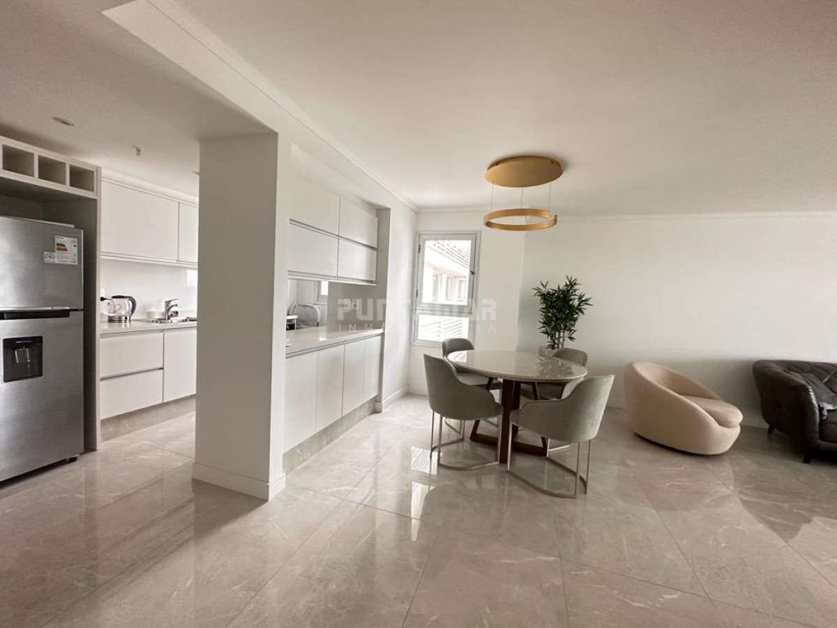 ALQUILER ESPECTACULAR PENTHOUSE EN TORRE DE CATEGORÍA EN PUNTA DEL ESTE   -
