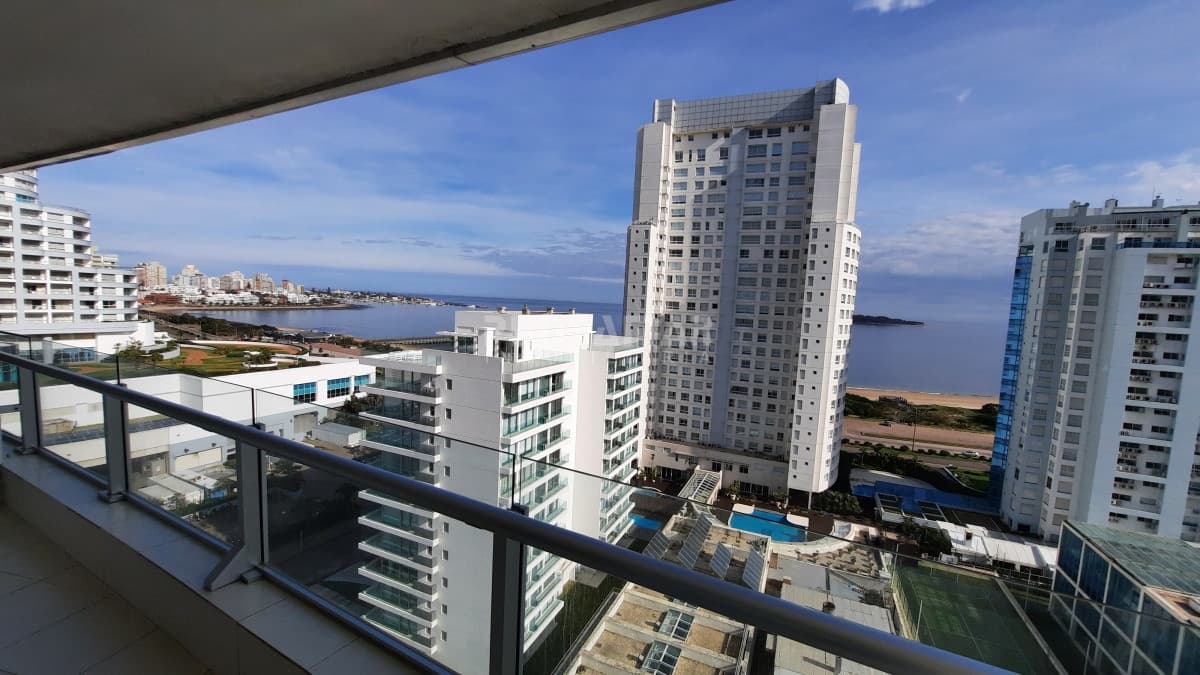 DEPARTAMENTO EN TORRE DE CATEGORIA CON VISTA A PLAYA MANSA  -