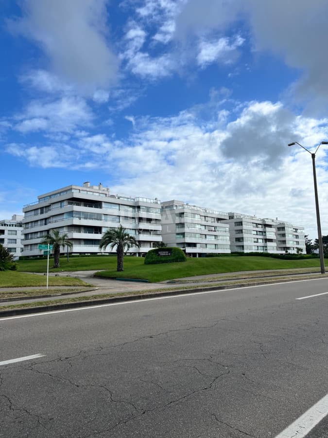 ALQUILER HERMOSO DEPTO 3 DORMÍS  EN PLAYA BRAVA   -