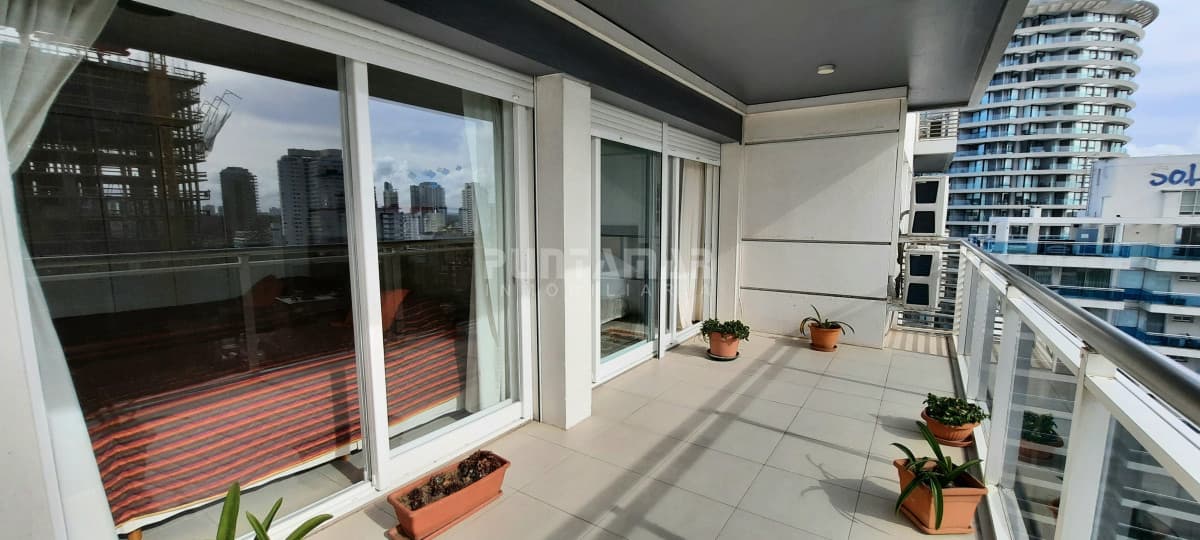 DEPARTAMENTO DE 2 DORMITORIOS CON PARRILLA EN LA BRAVA  -