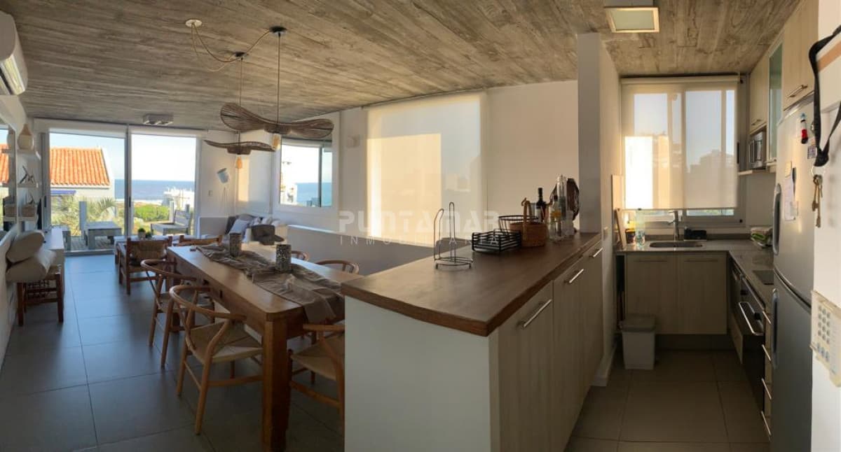 Apartamento ID.212752 - VENTA APARTAMENTO DE 3 DORMITORIOS A PASOS DE MONTOYA , 3 NIVELES, CON INCREIBLES VISTAS AL MAR