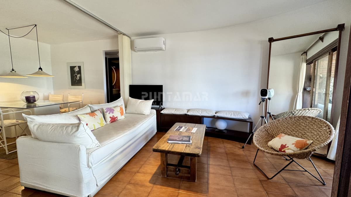 ALQUILER HERMOSO APARTAMENTO CON VISTA AL MAR EN PUNTA DEL ESTE  -
