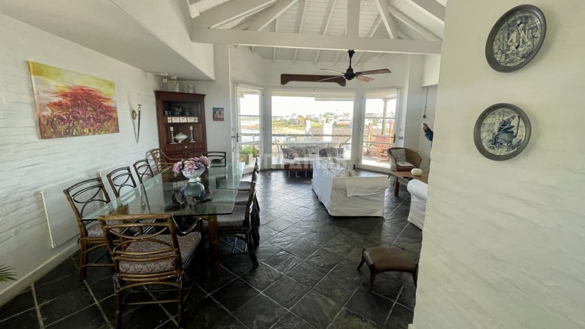 ALQUILER ESPECTACULAR TRIPLEX SOBRE LA PLAYA POSTA DEL CANGREJO   -