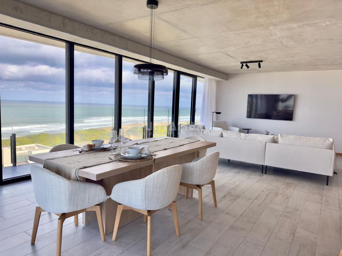 ESPECTACULAR APARTAMENTO EN SURFSIDE CON VISTAS PANORAMICAS A LA BARRA Y AL MAR  -