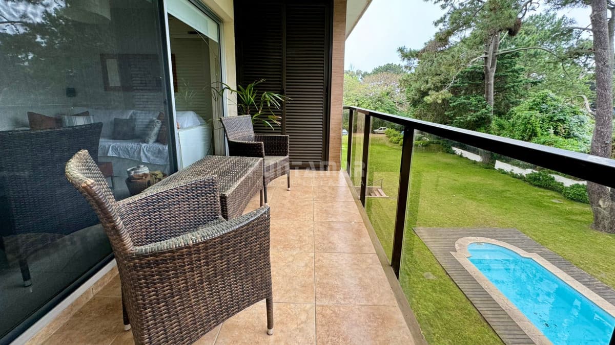 HERMOSO PENTHOUSE 2 DORMITORIOS CON JACUZZI A 100 MTS DE PLAYA BRAVA  -