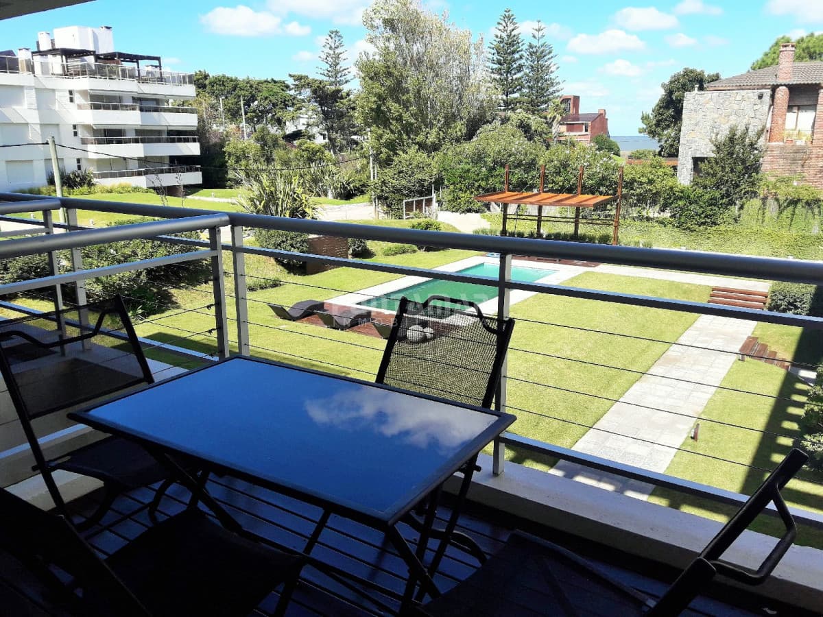 CONFORTABLE APARTAMENTO DE DOS DORMITORIOS  CON PARRILLERO PROPIO  -