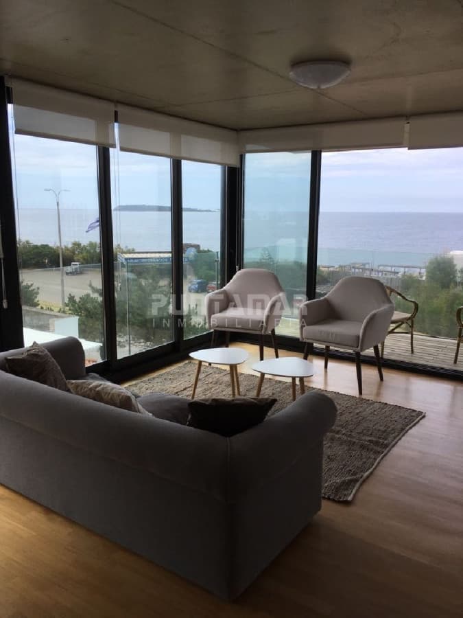APARTAMENTO UBICADO EN ZONA DE PLAYA MANSA FRENTE AL MAR, TERRAZA AL FRENTE CON MUY BUENA VISTA HACIA LA PLAYA  -