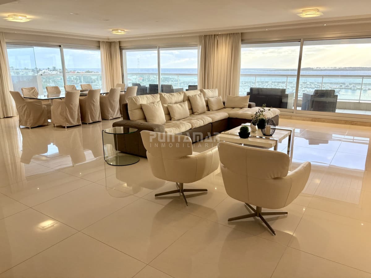 Apartamento ID.213900 - EXCELENTE PENTHOUSE EN EL PUERTO DE PUNTA DEL ESTE.