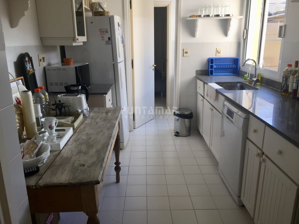APARTAMENTO DE 3 DORMITORIOS EN RINCON DEL INDIO FRENTE AL MAR  -