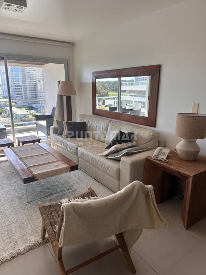 EXCLUSIVO APARTAMENTO DE 2 DORMITORIOS CON TERRAZA, PARRILLERO Y JACUZZI PROPIOS  -