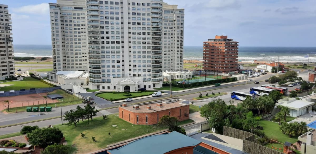 DEPARTAMENTO DE 2 DORMITORIOS EN PARADA 1 DE LA MANSA   -