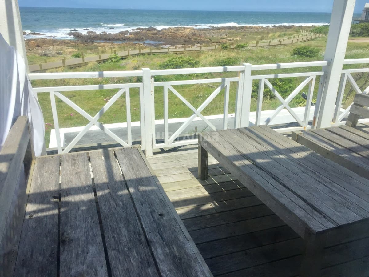 Primera linea al mar en montoya apto 2 dorm  -