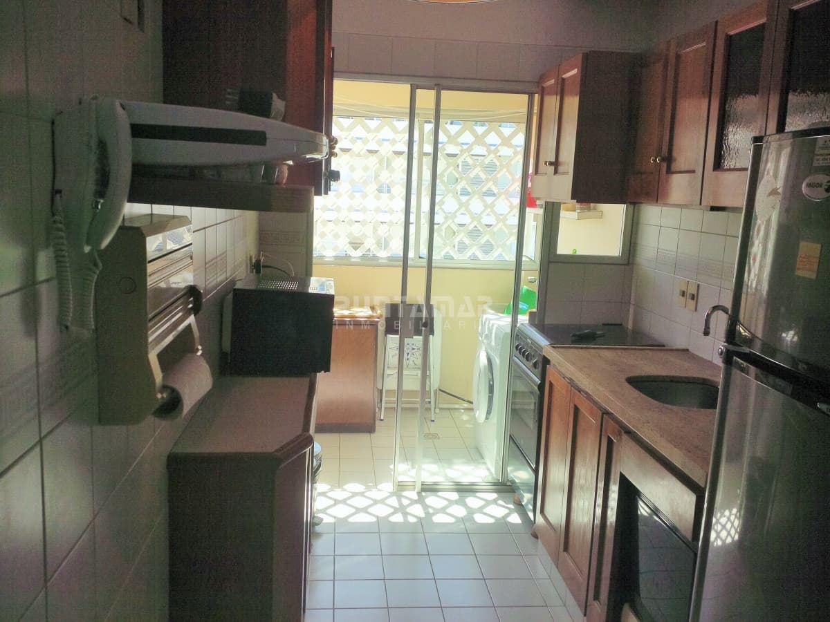 Departamento en alquiler en Peninsula, vista al mar, playa brava  -