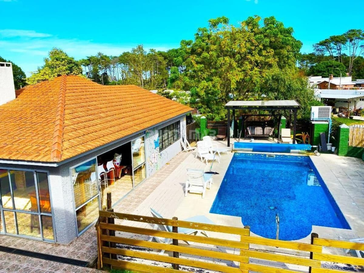 Casa ID.213852 - CASA DE 2 PLANTAS CON PISCINA