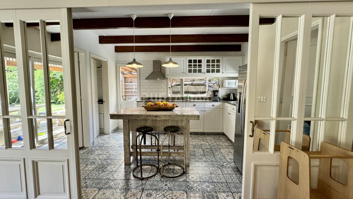 ESPECTACULAR CASA DE 4 DORMITORIOS EN SUITE EN BARRIO PRIVADO DE PUNTA DEL ESTE  -