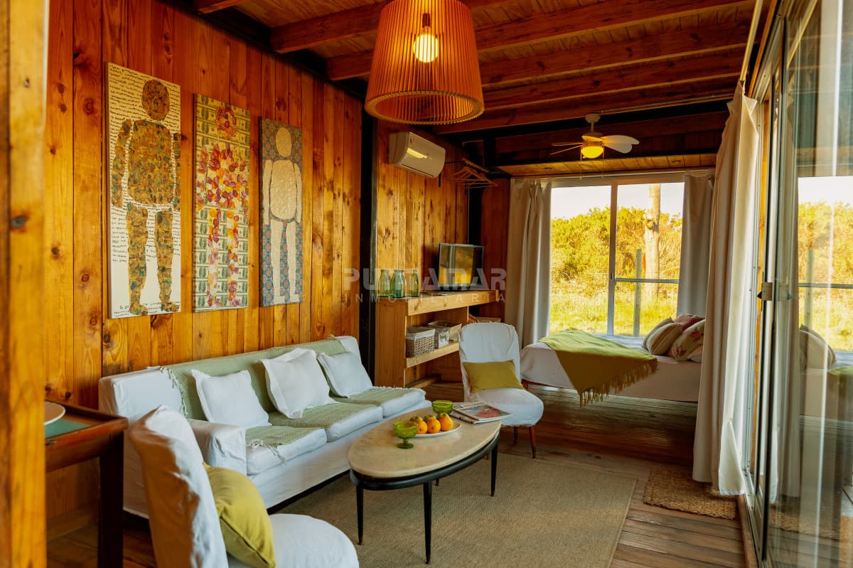 HERMOSA CASA A METROS DEL MAR Y LA LAGUNA DE JOSE IGNACIO  -