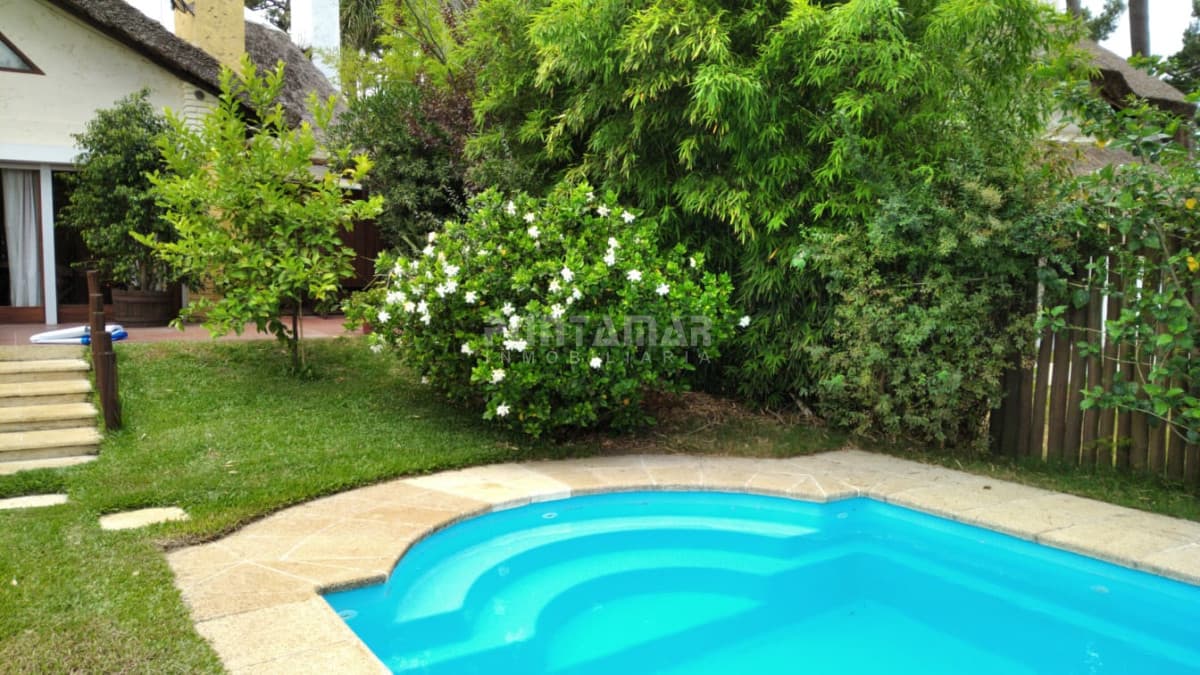 Casa ID.213458 -  VENTA Y ALQUILER ANUAL,  CASA  EN PINARES CERCA DEL MAR