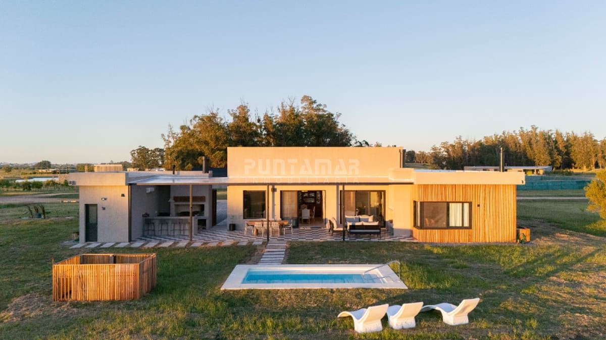 Casa en alquiler en El Quijote, piscina climatizada   -
