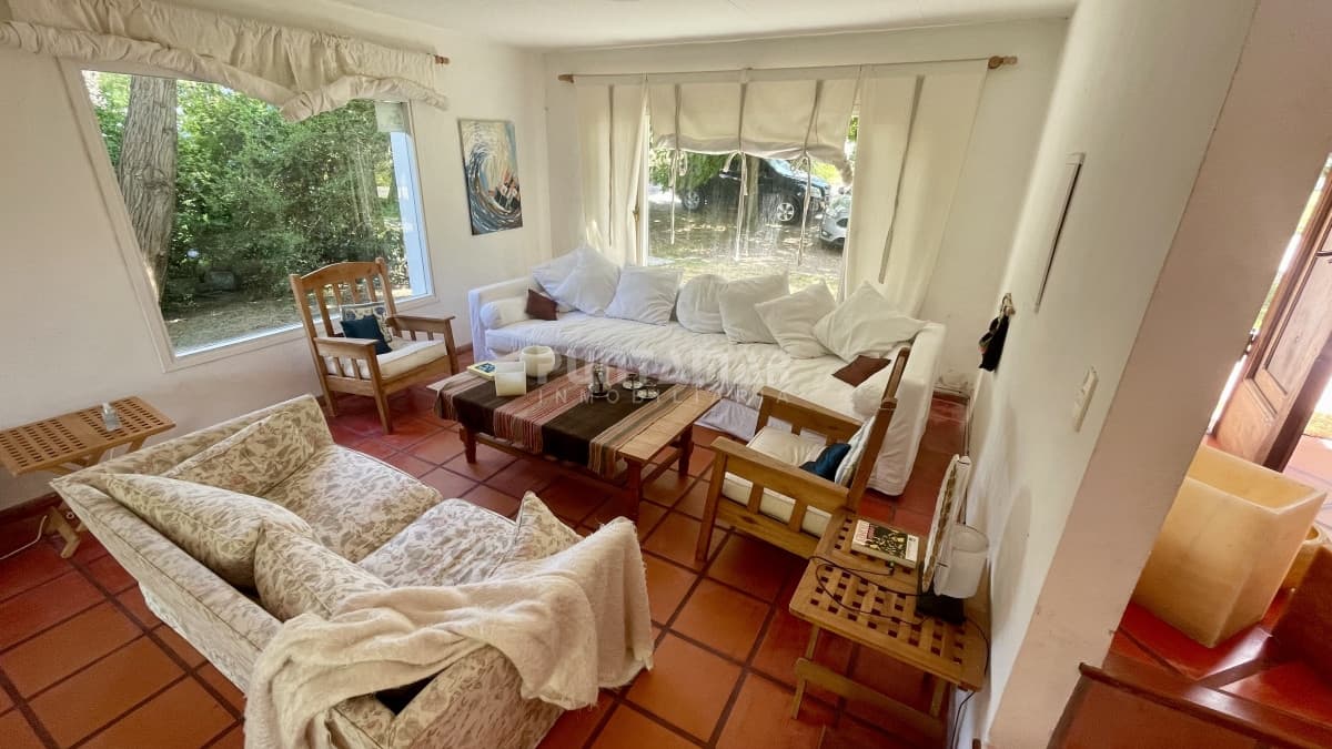 ALQUILER DIVINA CASA 4 DORMITORIOS EN LA MEJOR ZONA DE LA BARRA   -