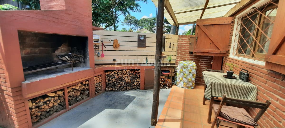 COMODA CASA DE 2 DORMITORIOS EN PINARES  -