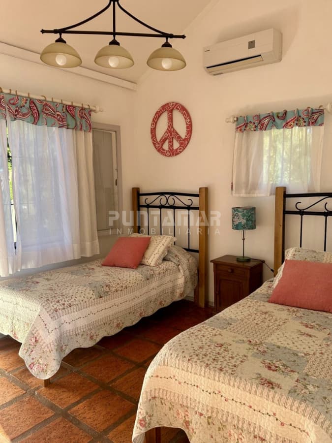 ALQUILER HERMOSA CASA A 500 METROS DEL MAR EN RINCON DEL INDIO  -