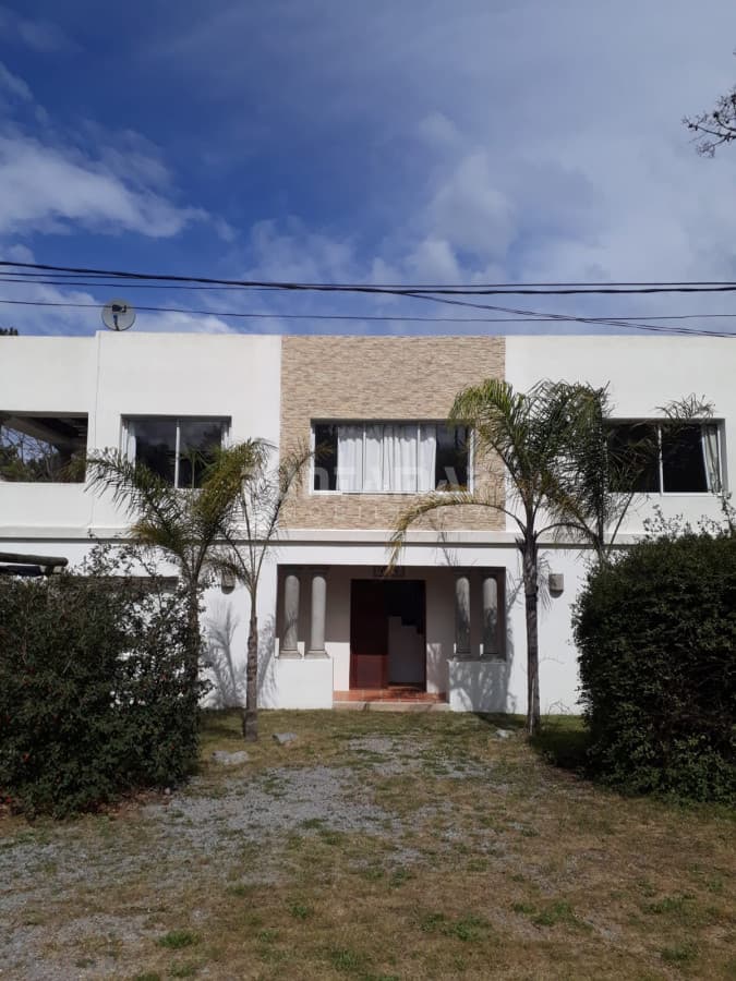 Casa de 5 dormitorios en alquiler en Montoya  -