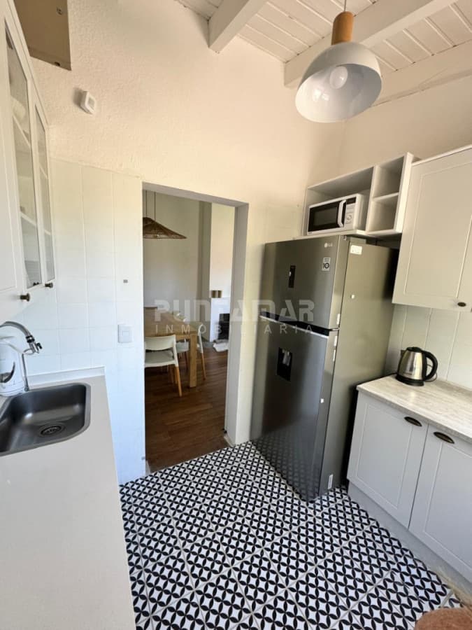 HERMOSA CASA RECICLADA DE 2 DORMITORIOS EN EL CHORRO   -