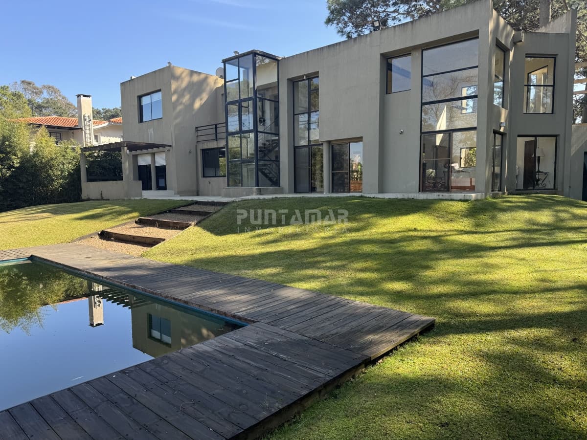ALQUILER CASA DE 5 DORMITORIOS CON PISCINA EN RINCON DEL INDIO  -