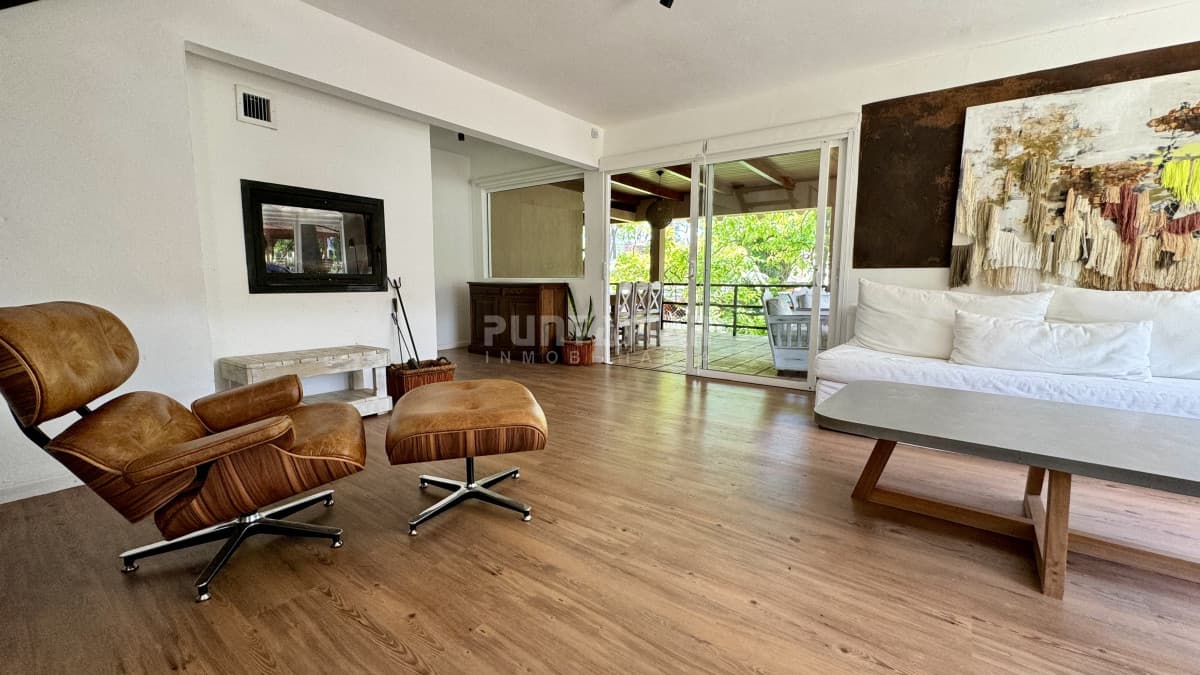MUY LINDA CASA EN MONTOYA DE 3 DORMITORIOS Y CASA DE HUESPEDES INDEPENDIENTE   -