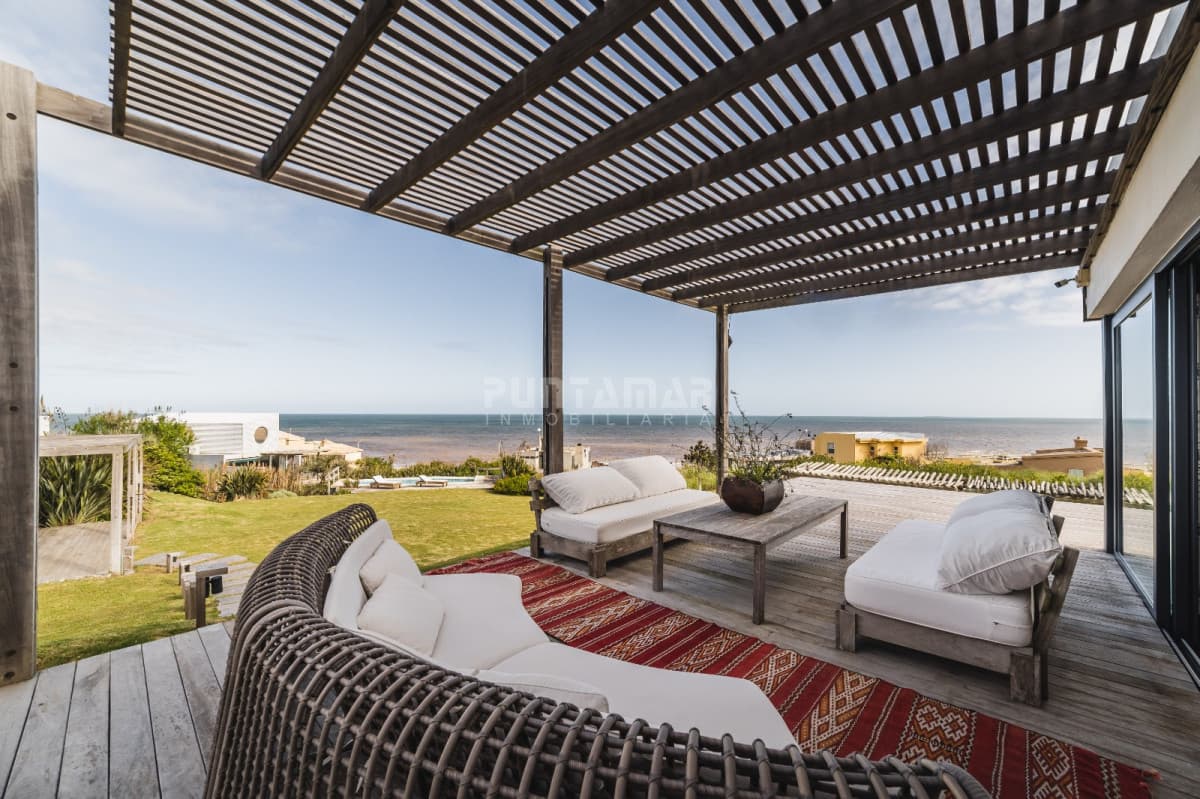 ESPECTACULAR CASA EN EL CHORRO CON PISCINA Y VISTA AL MAR  -