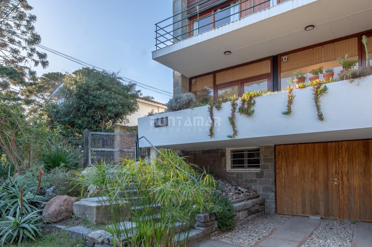 CASA DE 2 PLANTAS EN LA MANSA   -