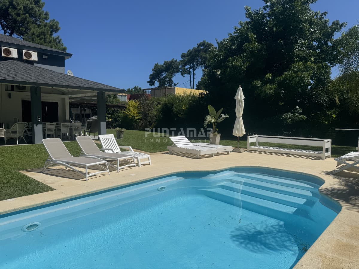 Casa en alquiler con piscina climatizada, Rincón del Indio  -