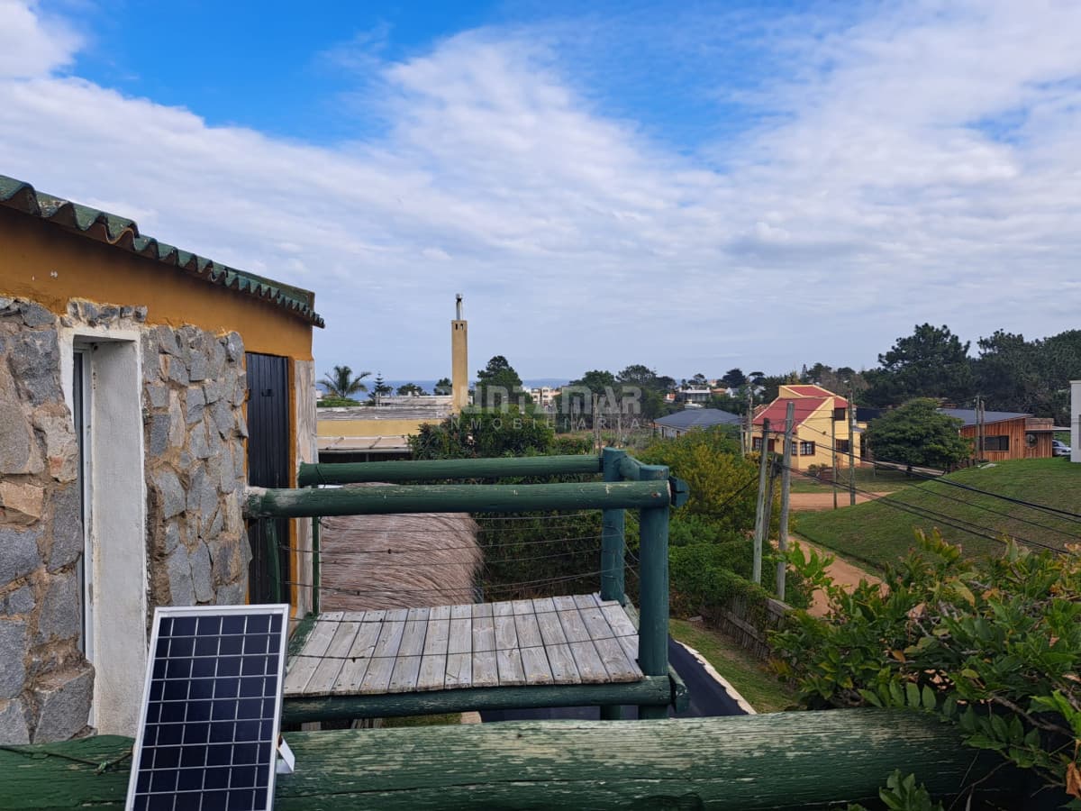 CHALET DE 2 PLANTAS EN MANANTIALES A PASOS DE LA PLAYA  -