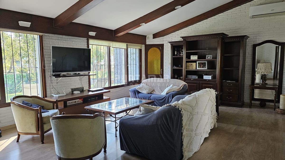 Casa en alquiler con piscina   -