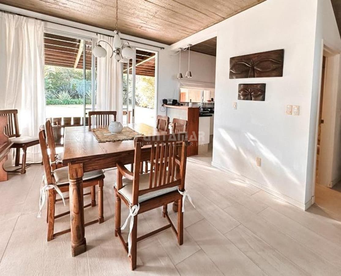 ALQUILER  CASA EN MONTOYA A UNA CUADRA DEL MAR  -
