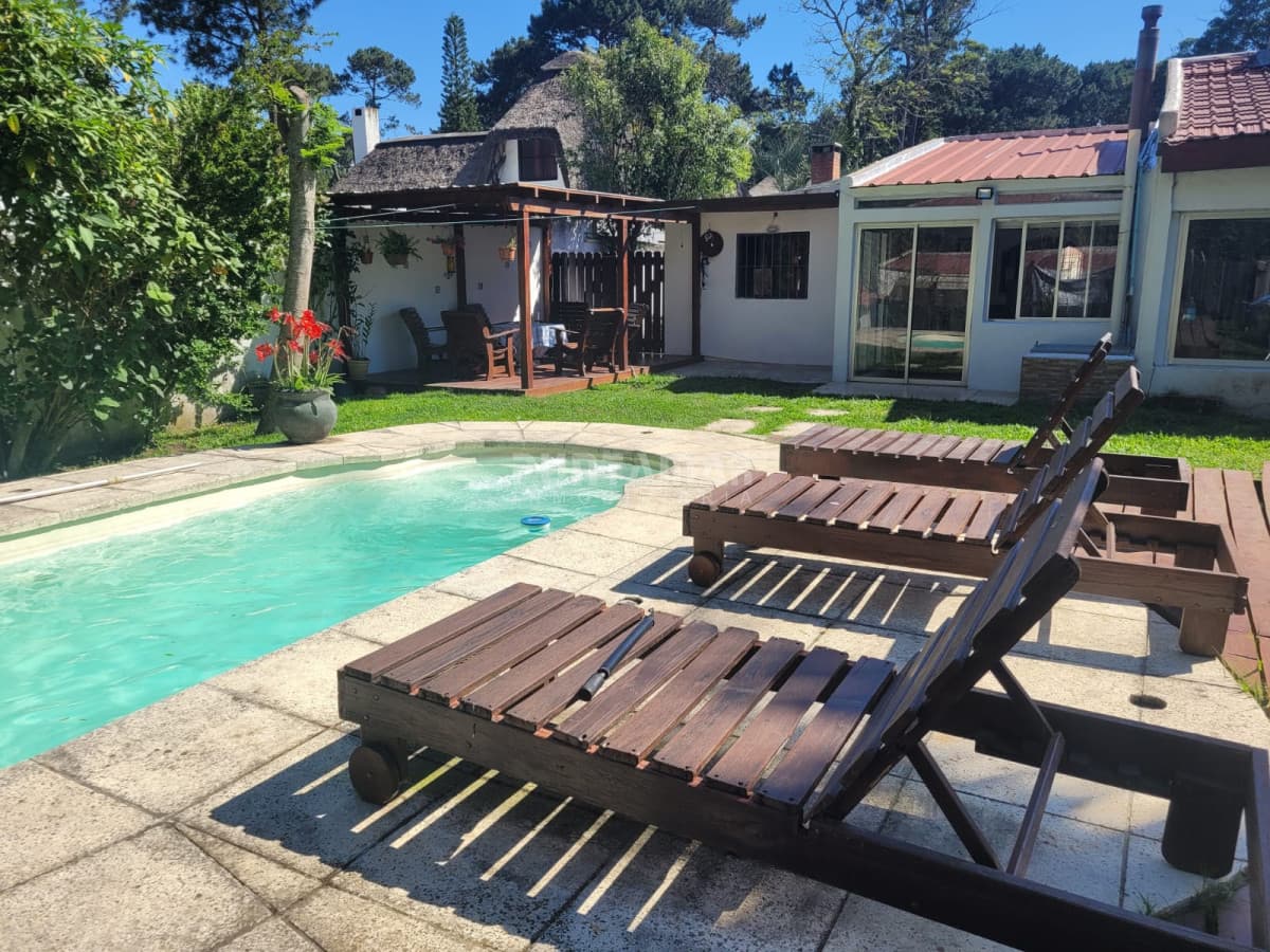 HERMOSA CASA EN PINARES P35 PUNTA DEL ESTE ALQUILER   -