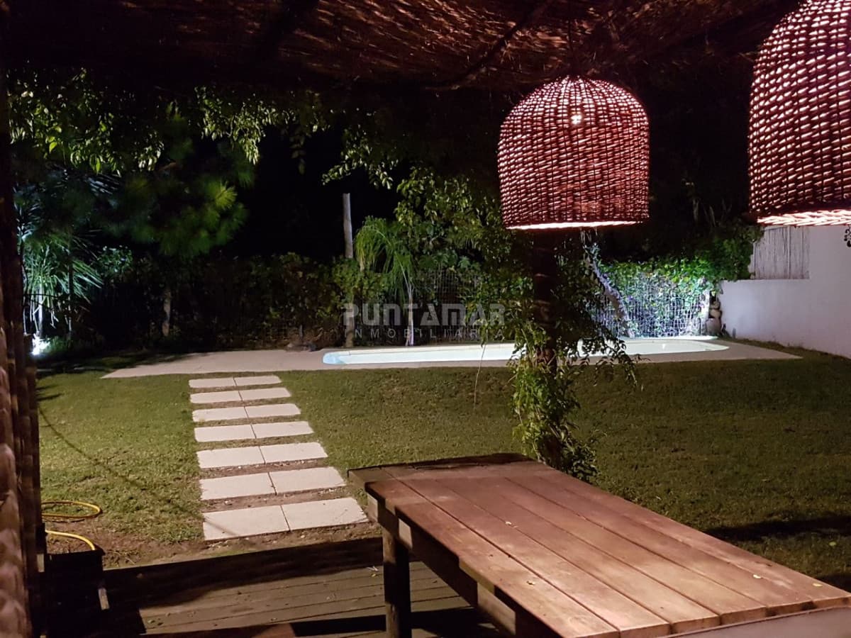Casa ID.211067 - ALQUILAR CASA EN EL CORAZON DE LA BARRA CON PISCINA Y A METROS DE LA POSTA