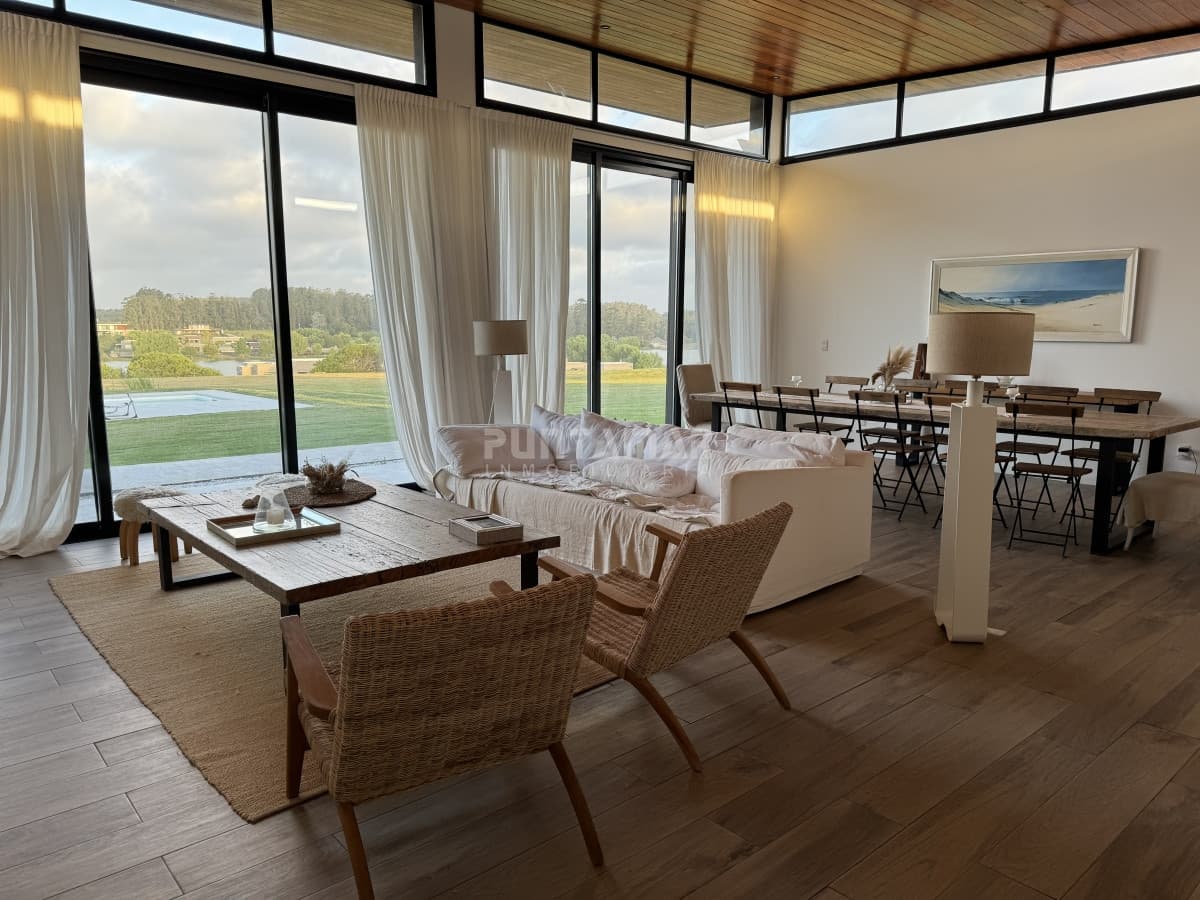 Casa en venta y alquiler en Pueblo Mio  -