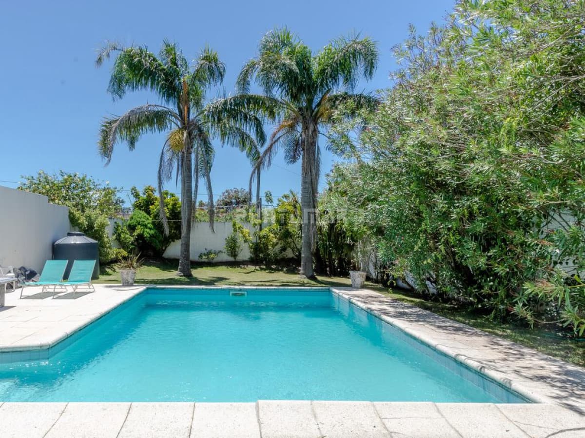 CERCA DE LA PLAYA, CASA A LA VENTA EN EL  CORAZON DE LA BARRA   -
