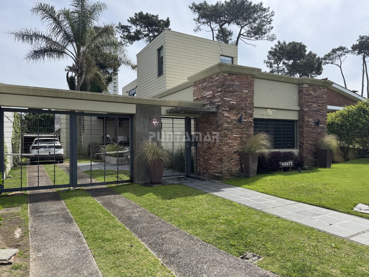 Casa en alquiler en la mansa con piscina climatizada  -