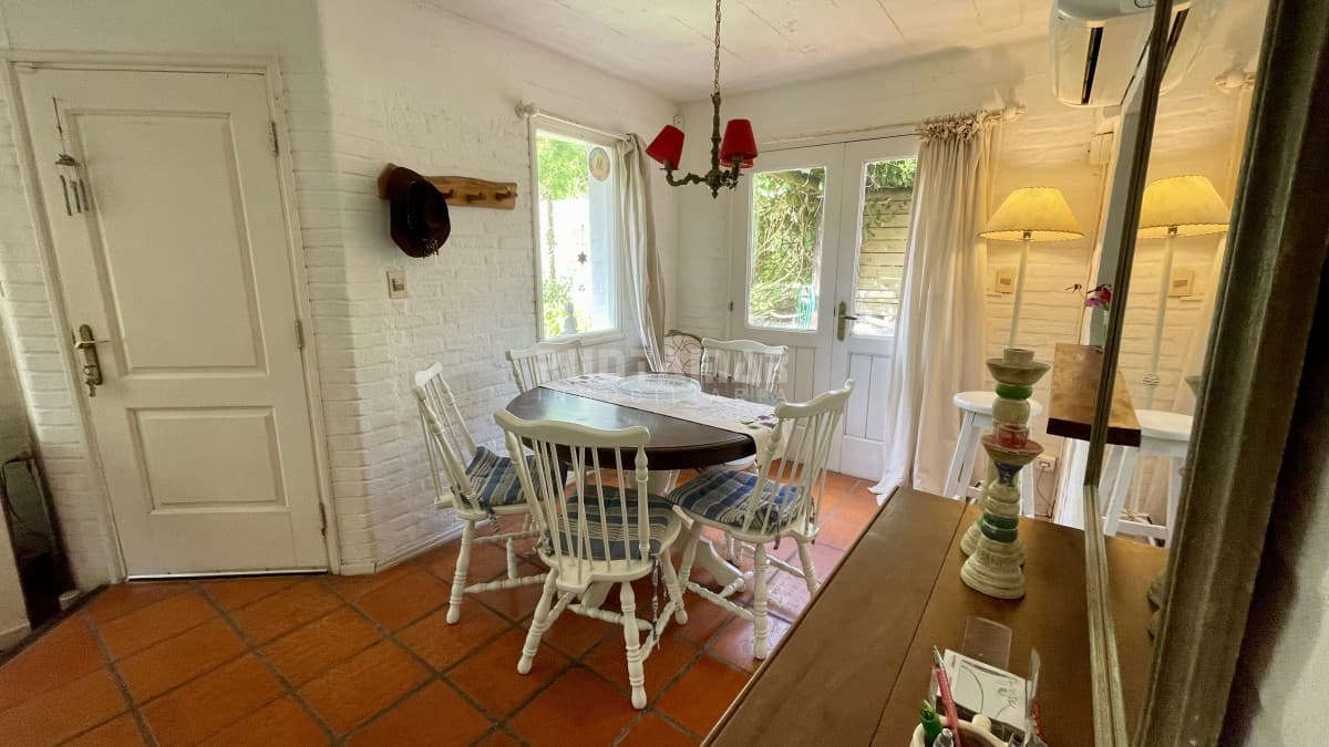 MUY LINDA CASA DE 4 DORMITORIOS EN EL CORAZON DE LA BARRA  -