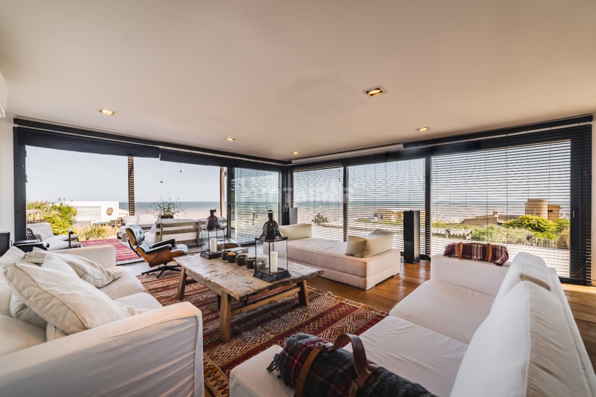 ESPECTACULAR CASA EN EL CHORRO CON PISCINA Y VISTA AL MAR  -