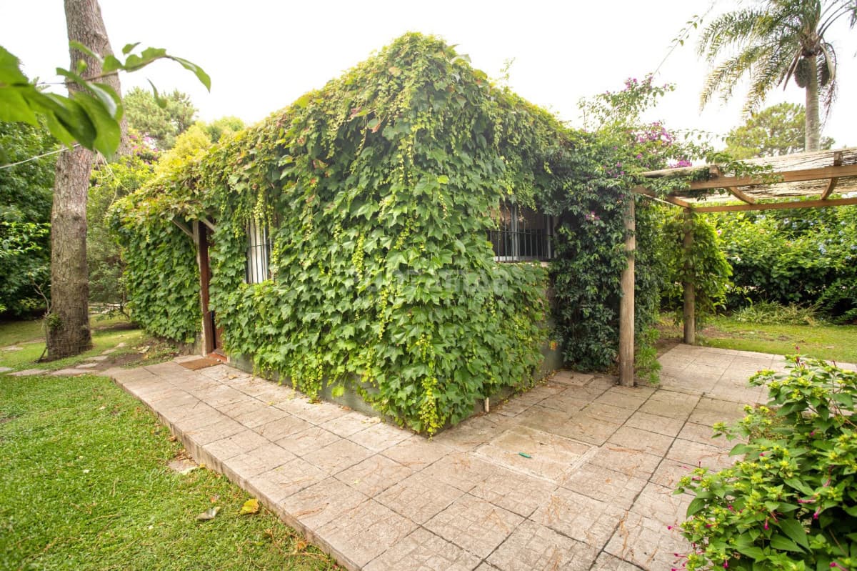 CASA DE 2 DORMITORIOS EN LA MANSA  -