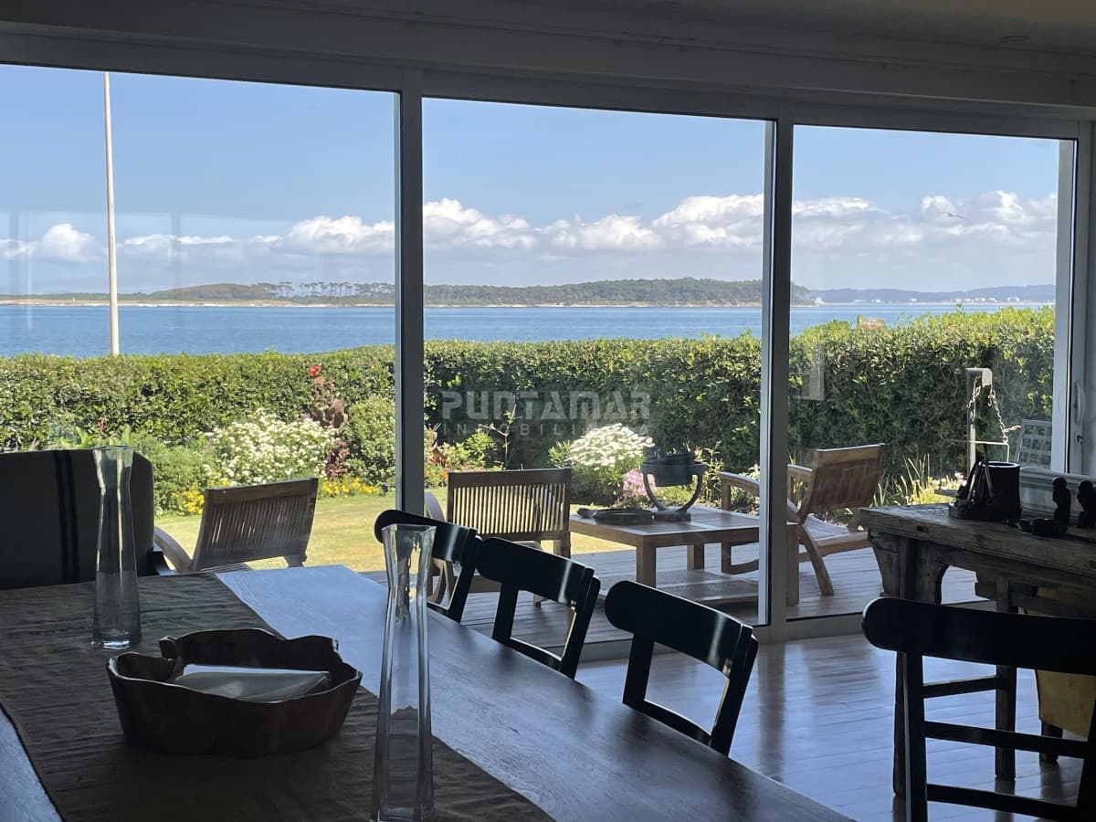 CASA EN VENTA EN LA PENINSULA, FRENTE A LA MANSA  -