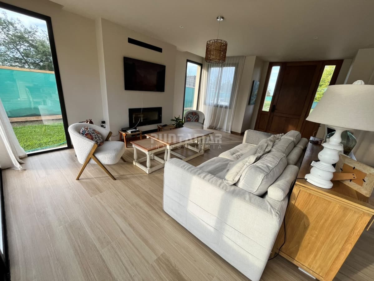 Casa ID.213903 - VENTA CASA EN PUNTA DEL ESTE  EN BARRIO PRIVADO LA CAÑADA