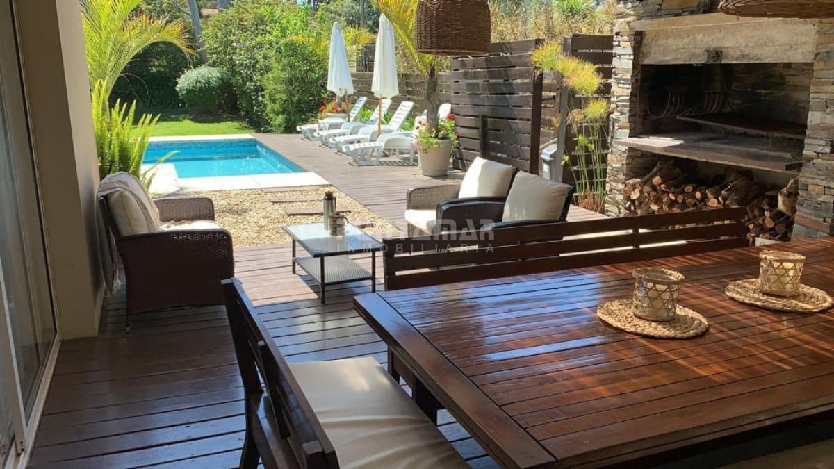 Increible casa en Montoya con piscina  -